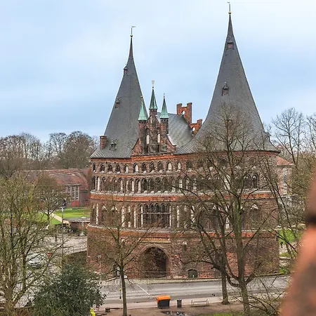 Maisonette Am Holstentor Mit Dachterrasse Und Heimkino Apartment